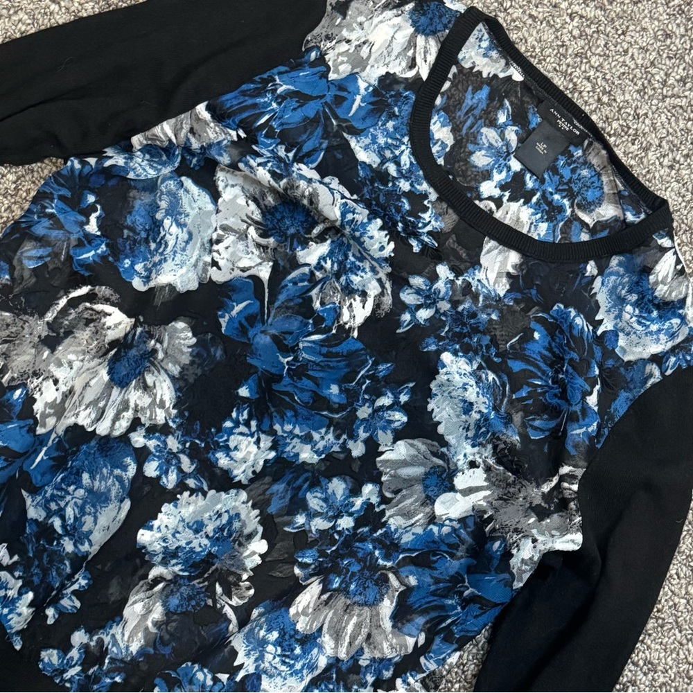 Ann Taylor Black and Blue Floral Sweater - Picture 5 of 8